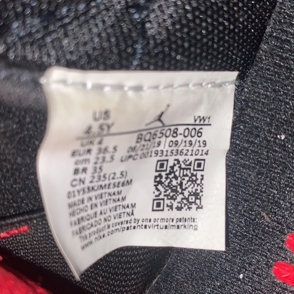 Red and black Air Jordan boys size 4.5 sneakers - Picture 6 of 6